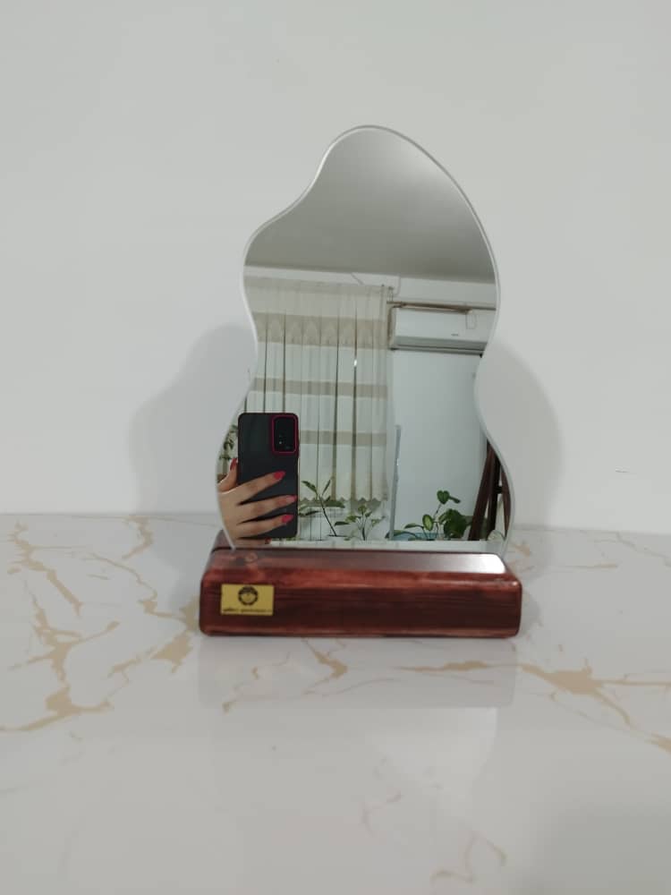آینه رومیزی دفرمه